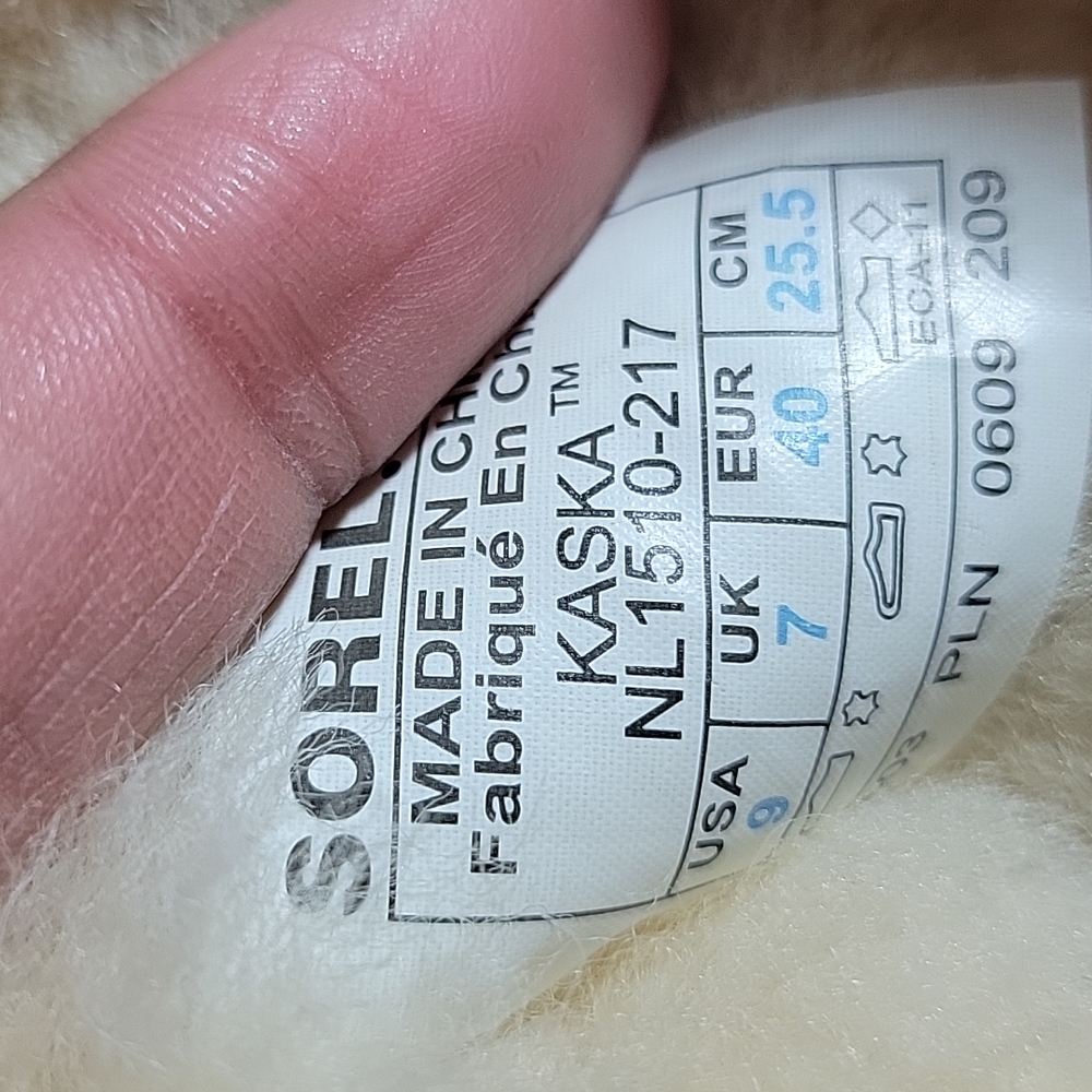 Sorel Tan Winter Boots with Cream Fur - Picture 11 of 12